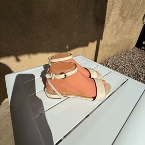 Gibson Latimer Elegant white Cream leather strappy Sandals size 7.5M